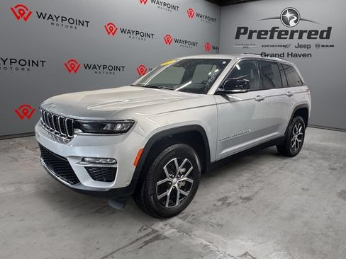 Used 2024 Jeep Grand Cherokee Limited w/ Luxury Tech Group II AWD/4WD image 10