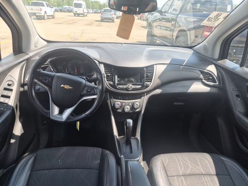 Used 2019 Chevrolet Trax LT w/ LT Convenience Package FWD image 5
