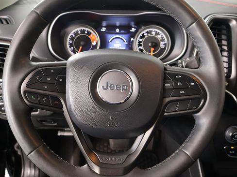 Used 2021 Jeep Cherokee Trailhawk w/ Comfort/Convenience Group AWD/4WD image 3