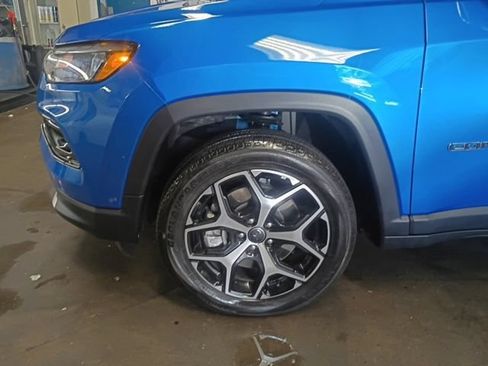 Used 2025 Jeep Compass Limited AWD/4WD image 6