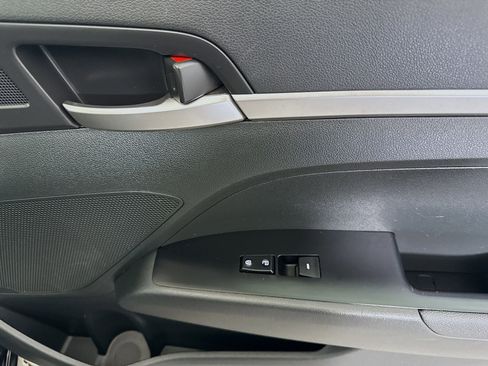 Used 2019 Hyundai Elantra SE w/ Cargo Package image 30