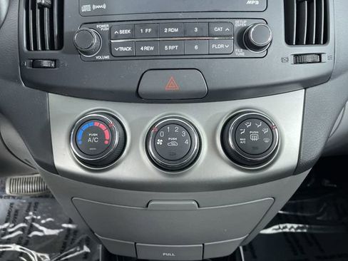 Used 2010 Hyundai Elantra GLS image 22