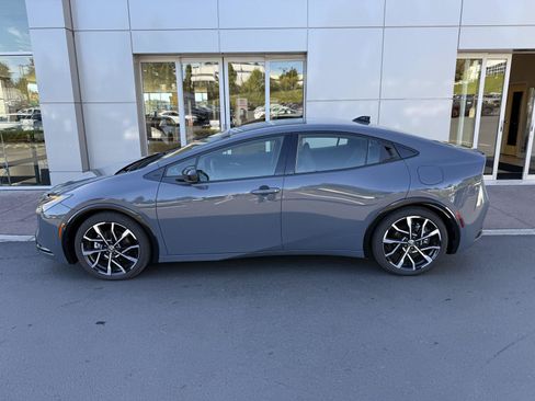 Used 2026 Toyota Prius Plug-In Hybrid FWD image 2
