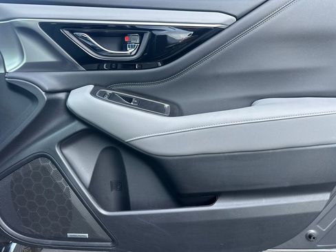 Used 2025 Subaru Outback Limited image 15