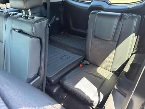 Used 2017 Toyota Highlander Plus AWD/4WD image 12
