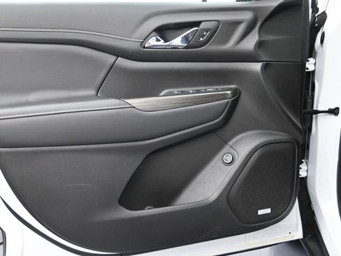 Certified 2023 GMC Acadia SLT image 10