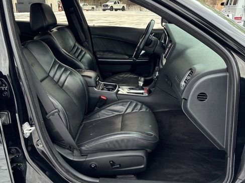 Used 2016 Dodge Charger SRT w/ Technology Group image 8