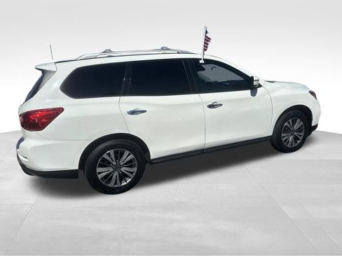Used 2017 Nissan Pathfinder SV image 33