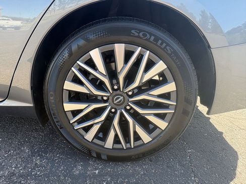 Used 2024 Nissan Altima 2.5 SV image 24