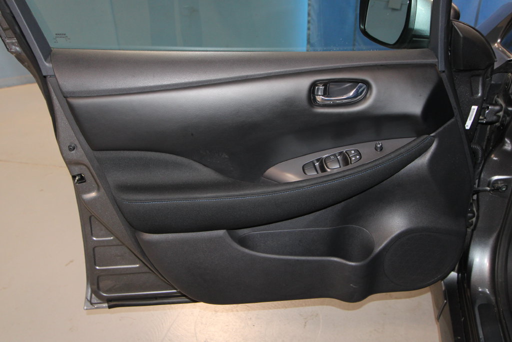 Used 2025 Nissan Leaf S FWD image 5