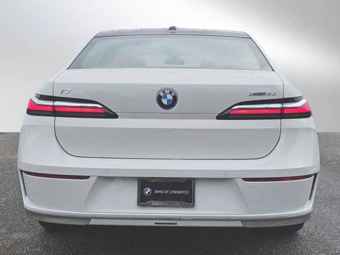 New 2025 BMW i7 xDrive60 w/ Executive Package image 5