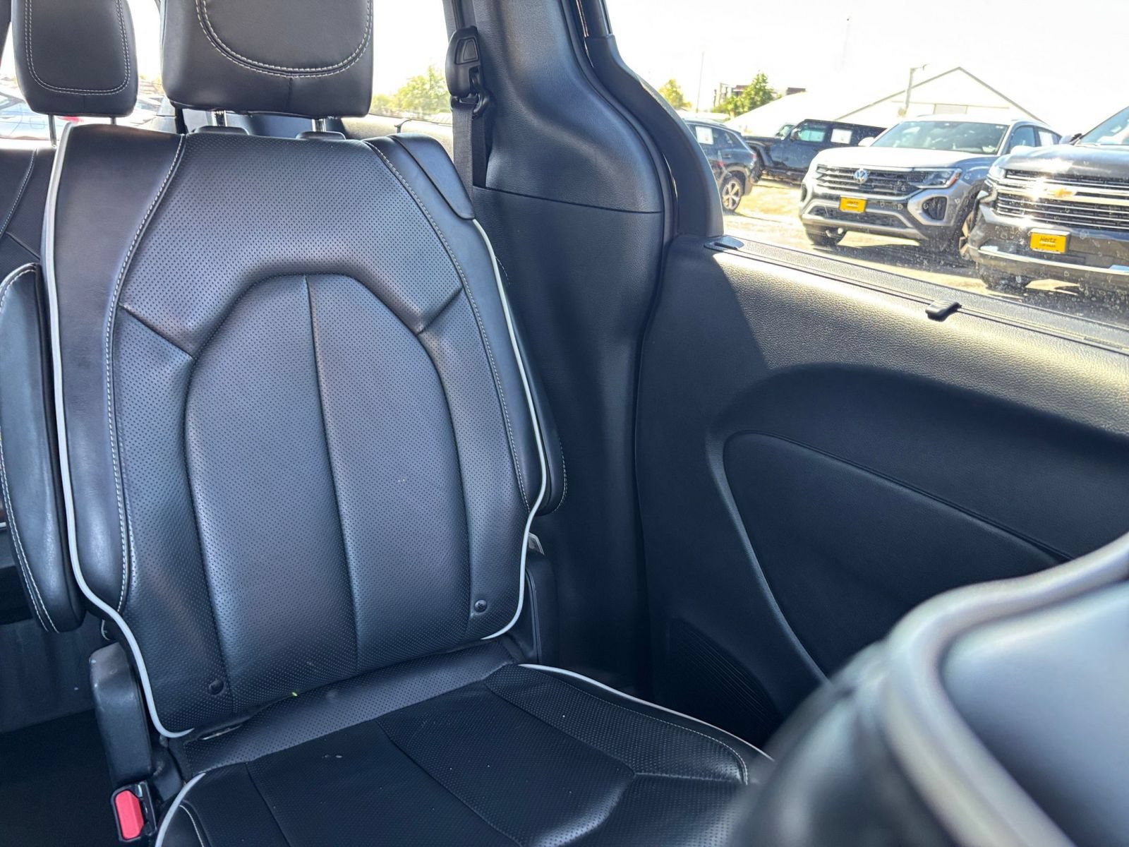 Used 2025 Chrysler Pacifica Limited FWD image 41