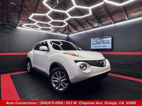 Used 2013 Nissan Juke SV FWD image 1