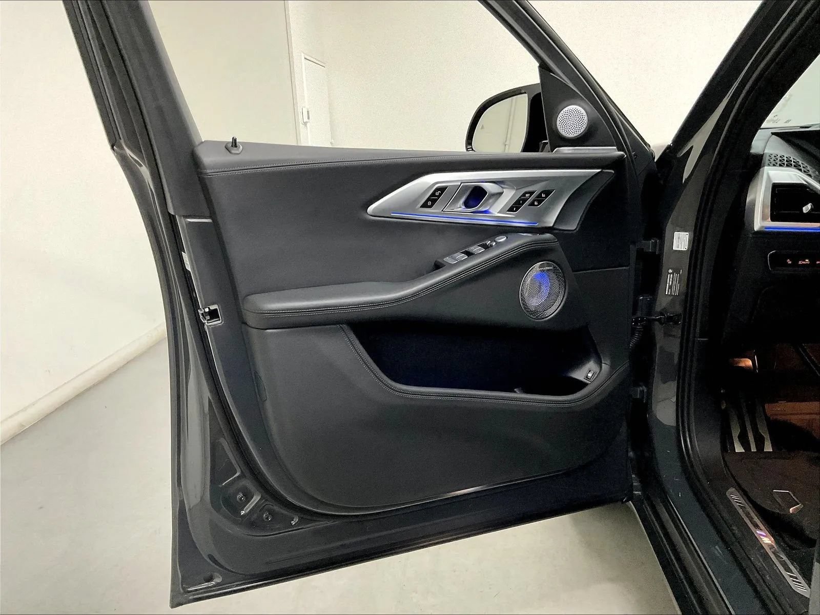Used 2024 BMW XM AWD/4WD image 16
