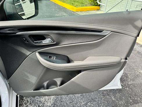Used 2016 Chevrolet Impala LT FWD image 25