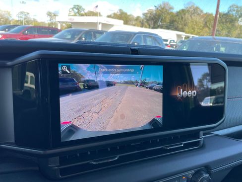 New 2025 Jeep Gladiator Rubicon w/ Convenience Group image 24