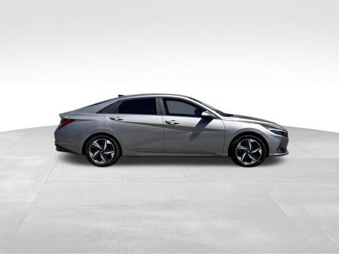 Used 2023 Hyundai Elantra Limited FWD image 2