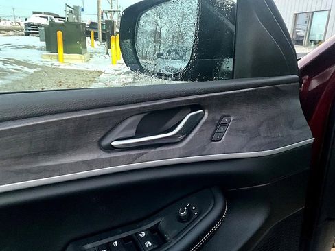 New 2025 Jeep Grand Cherokee Limited image 12