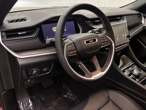 New 2026 Jeep Grand Cherokee Limited w/ Limited Altitude Package AWD/4WD image 11