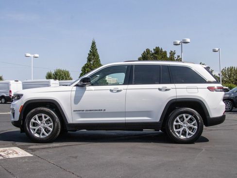 Used 2023 Jeep Grand Cherokee Limited image 4
