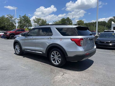 Used 2024 Ford Explorer XLT w/ Equipment Group 202A RWD image 6