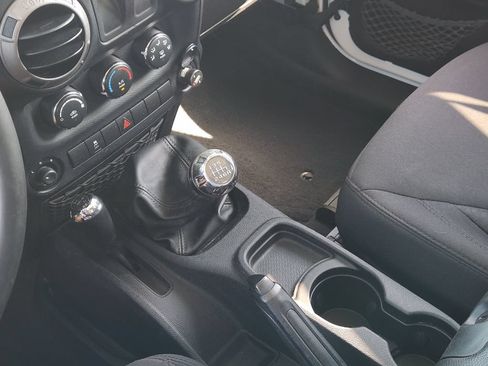 Used 2013 Jeep Wrangler Sport AWD/4WD image 21
