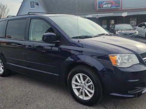 Used 2015 Dodge Grand Caravan SXT w/ UConnect Hands-Free Group image 6