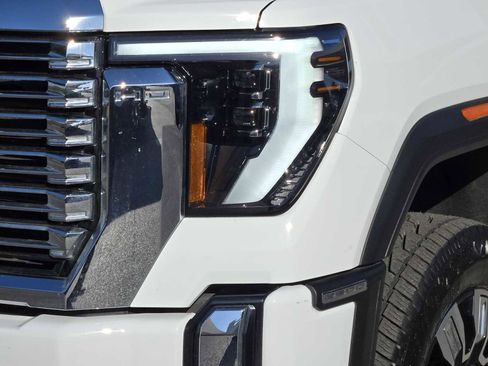 Certified 2024 GMC Sierra 2500 Denali w/ Denali Reserve Package image 9