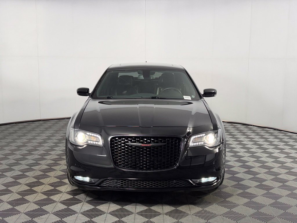 Used 2023 Chrysler 300 S w/ Comfort Group RWD image 2