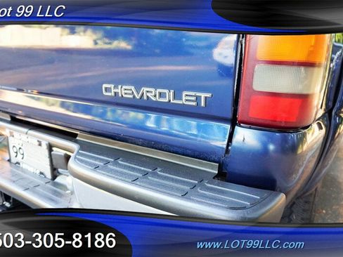 Used 2001 Chevrolet Silverado 2500 LS w/ Off-Road Skid Plate Pkg AWD/4WD image 32
