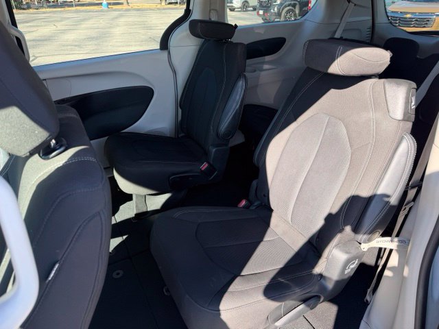 Used 2023 Chrysler Voyager LX FWD image 33