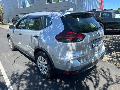Used 2018 Nissan Rogue S AWD/4WD image 3