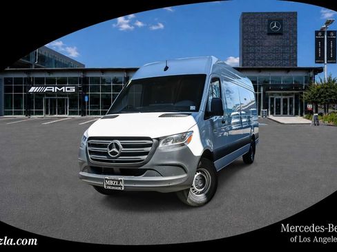 Used 2024 Mercedes-Benz Sprinter 2500 image 1