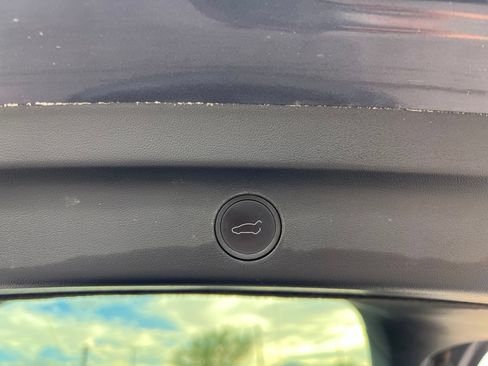 Used 2023 Tesla Model Y Performance AWD/4WD image 17