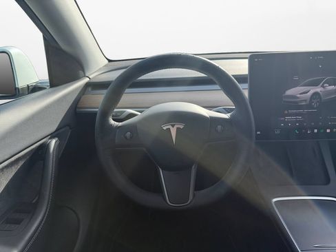 Used 2022 Tesla Model Y Long Range AWD/4WD image 14