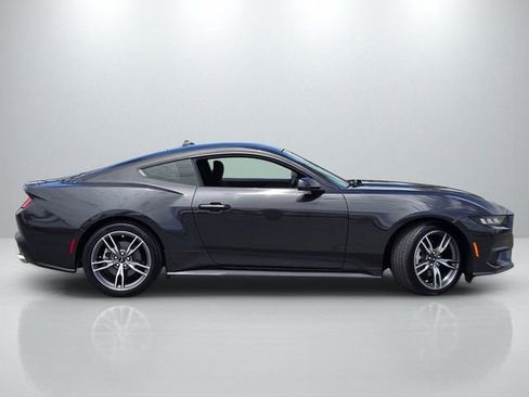 Used 2024 Ford Mustang Coupe RWD image 3