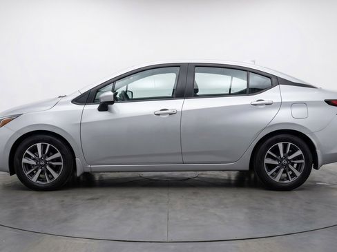 Used 2025 Nissan Versa SV FWD image 5