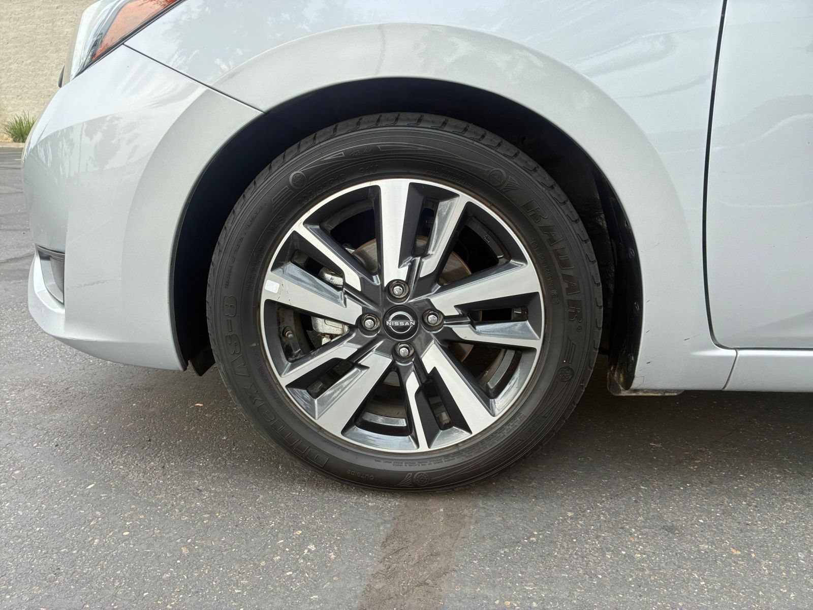 Used 2025 Nissan Versa SV FWD image 27