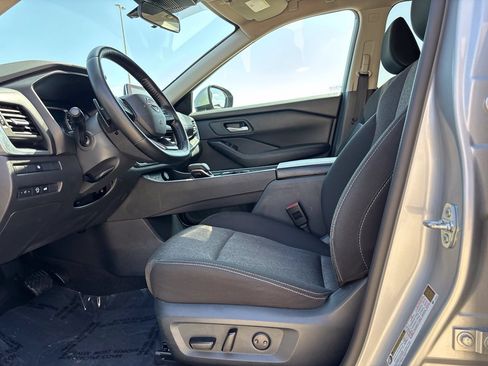 Used 2025 Nissan Rogue SV FWD image 12
