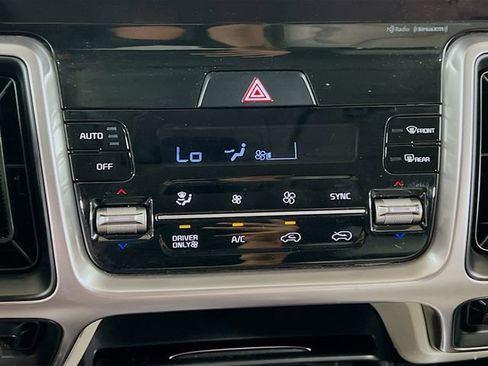 Used 2022 Kia Sorento S FWD image 16