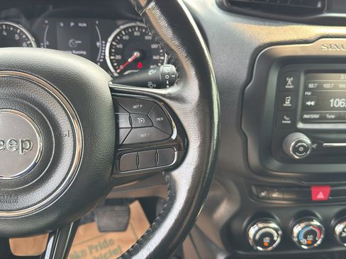 Used 2017 Jeep Renegade Altitude AWD/4WD image 30
