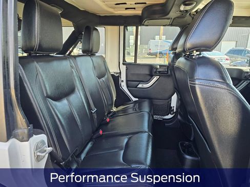 Used 2015 Jeep Wrangler Unlimited Rubicon w/ Max Tow Package AWD/4WD image 15