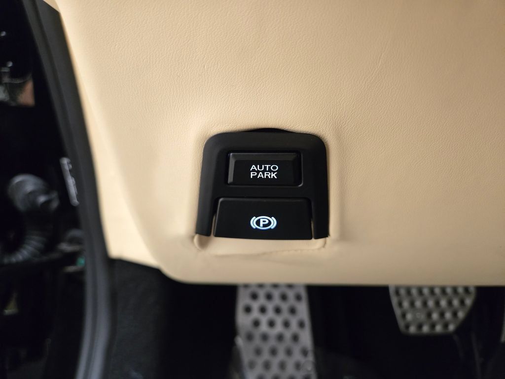 Used 2025 Ferrari 12Cilindri RWD image 36