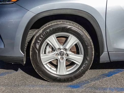 Used 2021 Toyota Highlander LE image 10