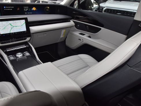 New 2026 Lincoln Nautilus Reserve image 17