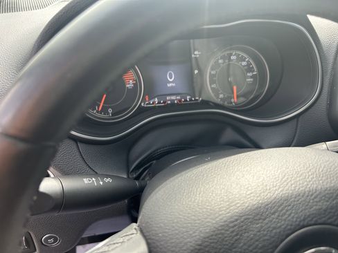 Used 2019 Jeep Cherokee Limited AWD/4WD image 23