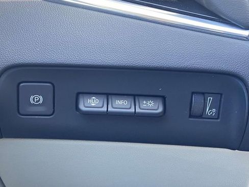 Certified 2024 Buick Enclave Avenir w/ Avenir Technology Package image 28