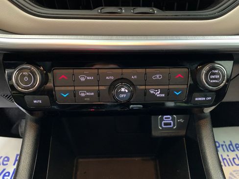 Used 2025 Jeep Compass Limited AWD/4WD image 10