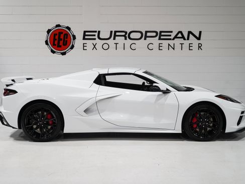 Used 2026 Chevrolet Corvette Stingray Convertible w/ Z51 Performance Package RWD image 8