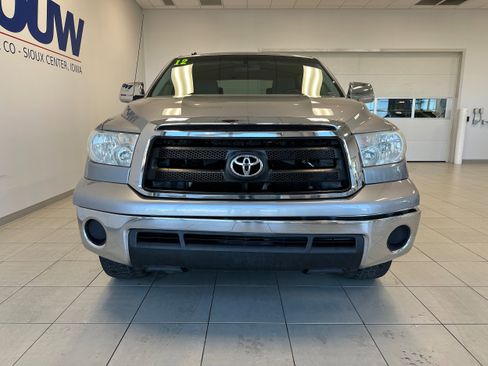 Used 2012 Toyota Tundra 4x4 CrewMax image 3